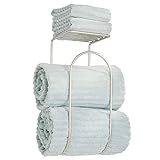 mDesign praktischer Handtuchhalter aus Metall – rostfreier Handtuchständer fürs Badezimmer mit Ablage…