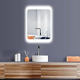 HOKO® LED Badspiegel 50x70 cm Weimar. Moderner Lichtspiegel fürs Bad mit Uhr und mit Touch Schalter…